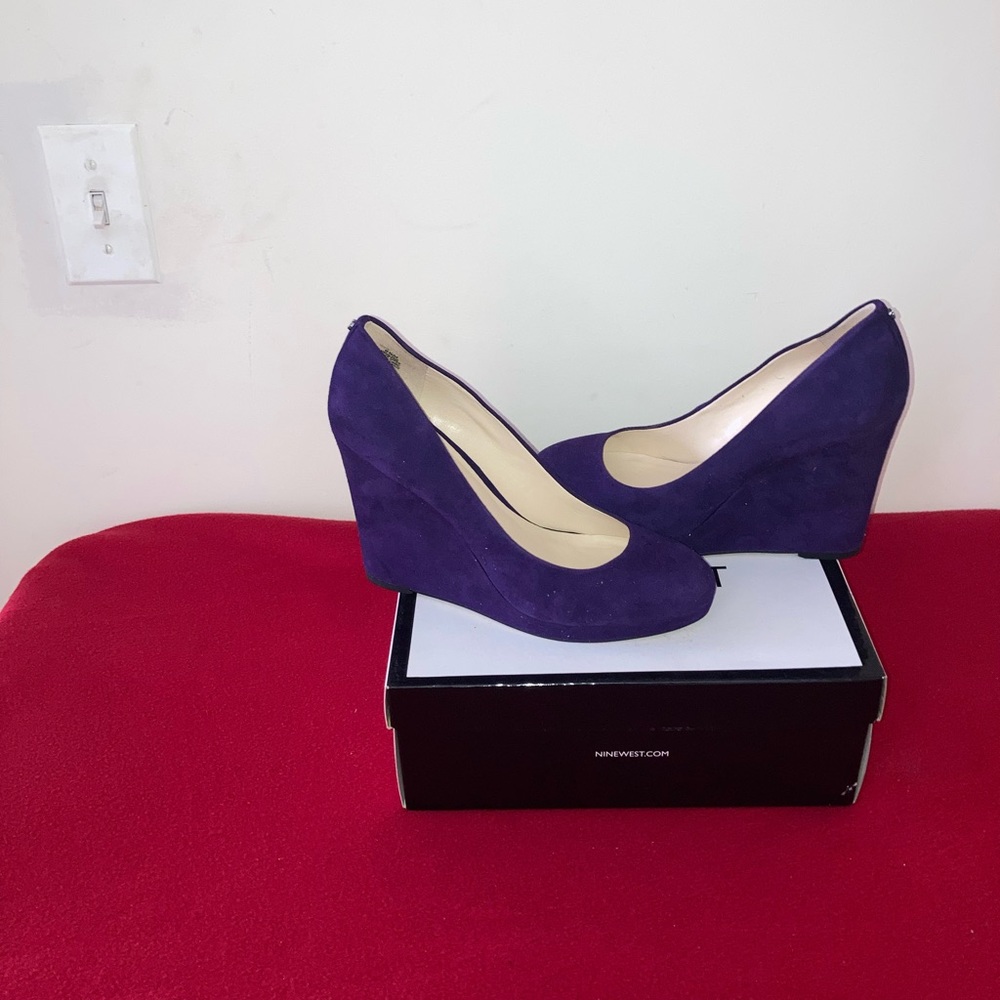 Nine West ladies high heeled wedge platform shoes, size 9.5.